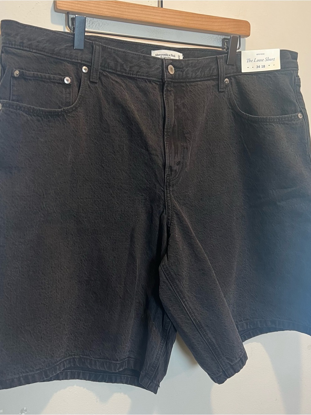 NWT ABERCROMBIE- The Loose Fit Mid Rise Jean Shorts Black Size 34/18 - Picture 3 of 6